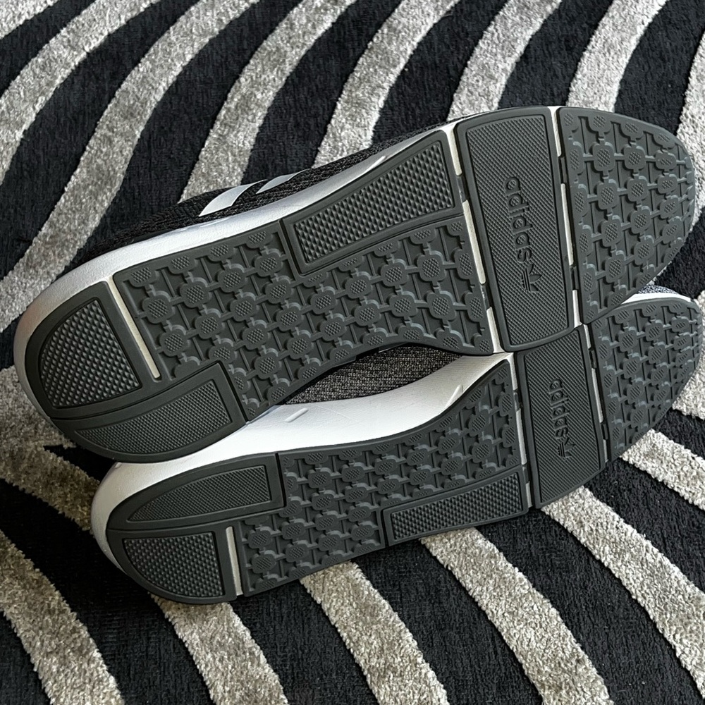 Brand New Adidas Men's Gray and White Sneakers- Swift Run 22 - Picture 3 of 7